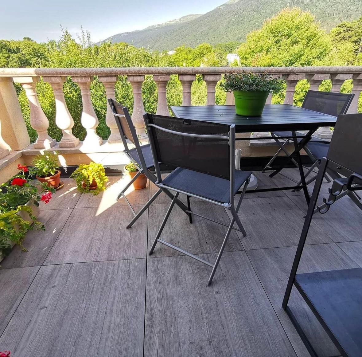 Appartamento Hebergeneve Les Terrasses Gex Esterno foto